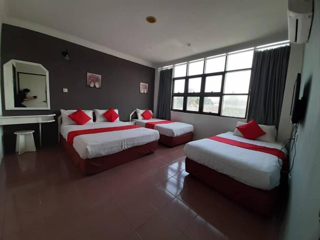 Oyo 90306 G City Hotel Teluk Intan Luaran gambar