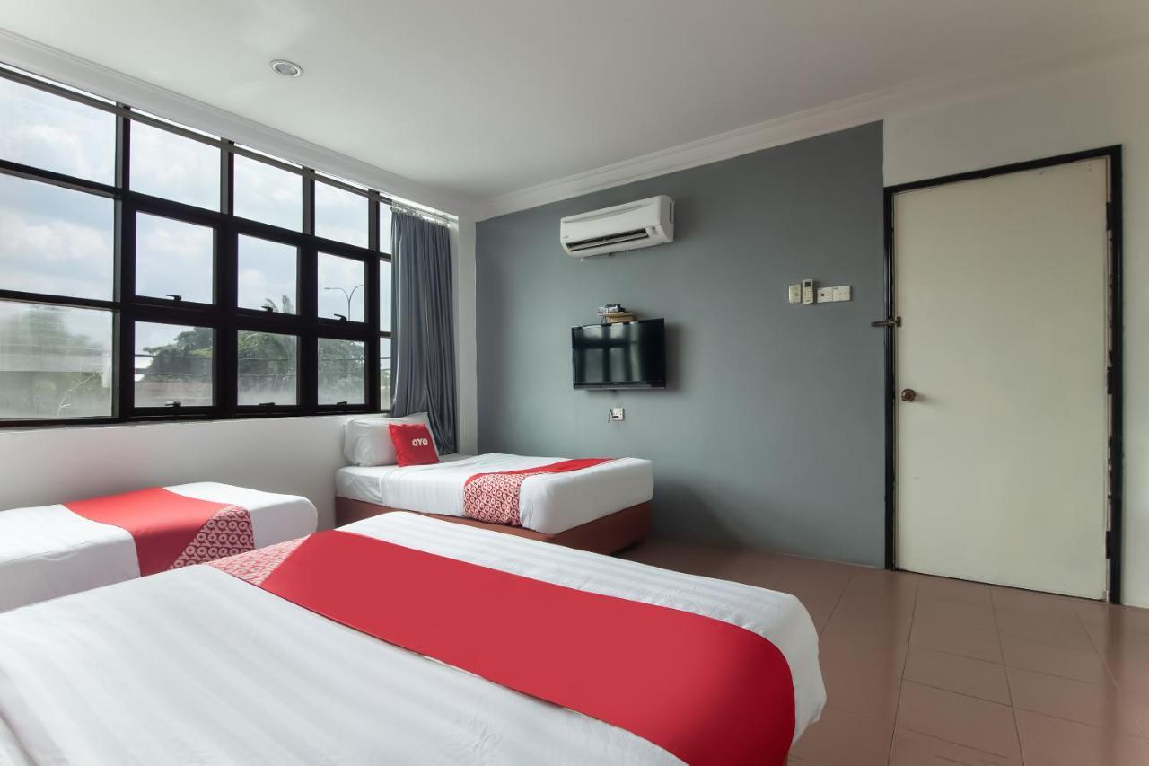 Oyo 90306 G City Hotel Teluk Intan Luaran gambar