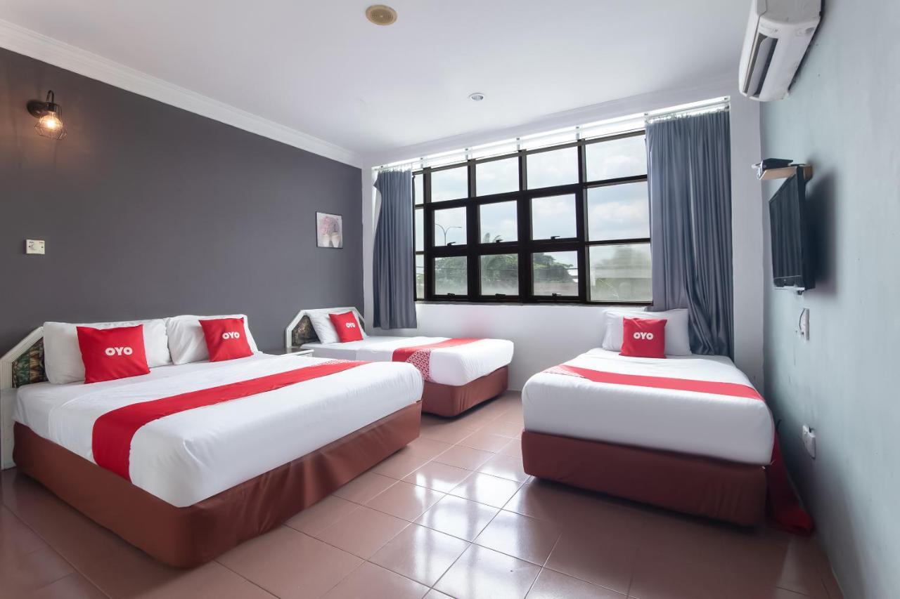 Oyo 90306 G City Hotel Teluk Intan Luaran gambar